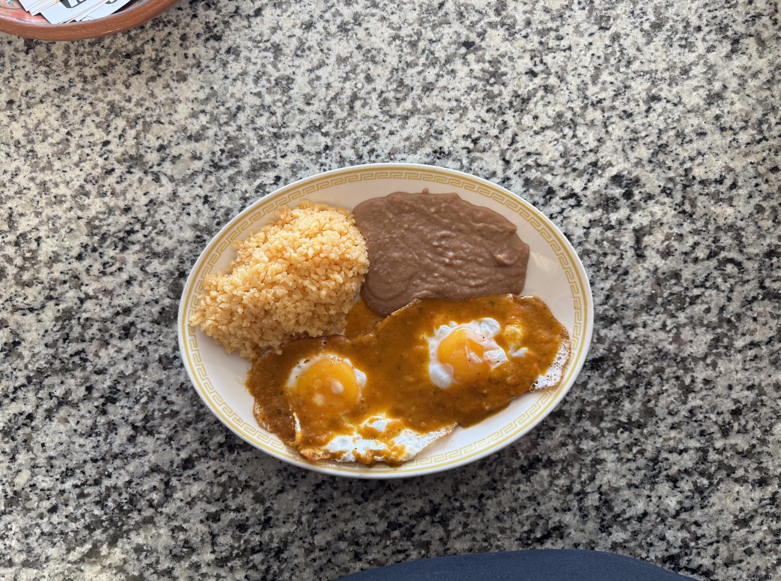  Chilaquiles con huevos 