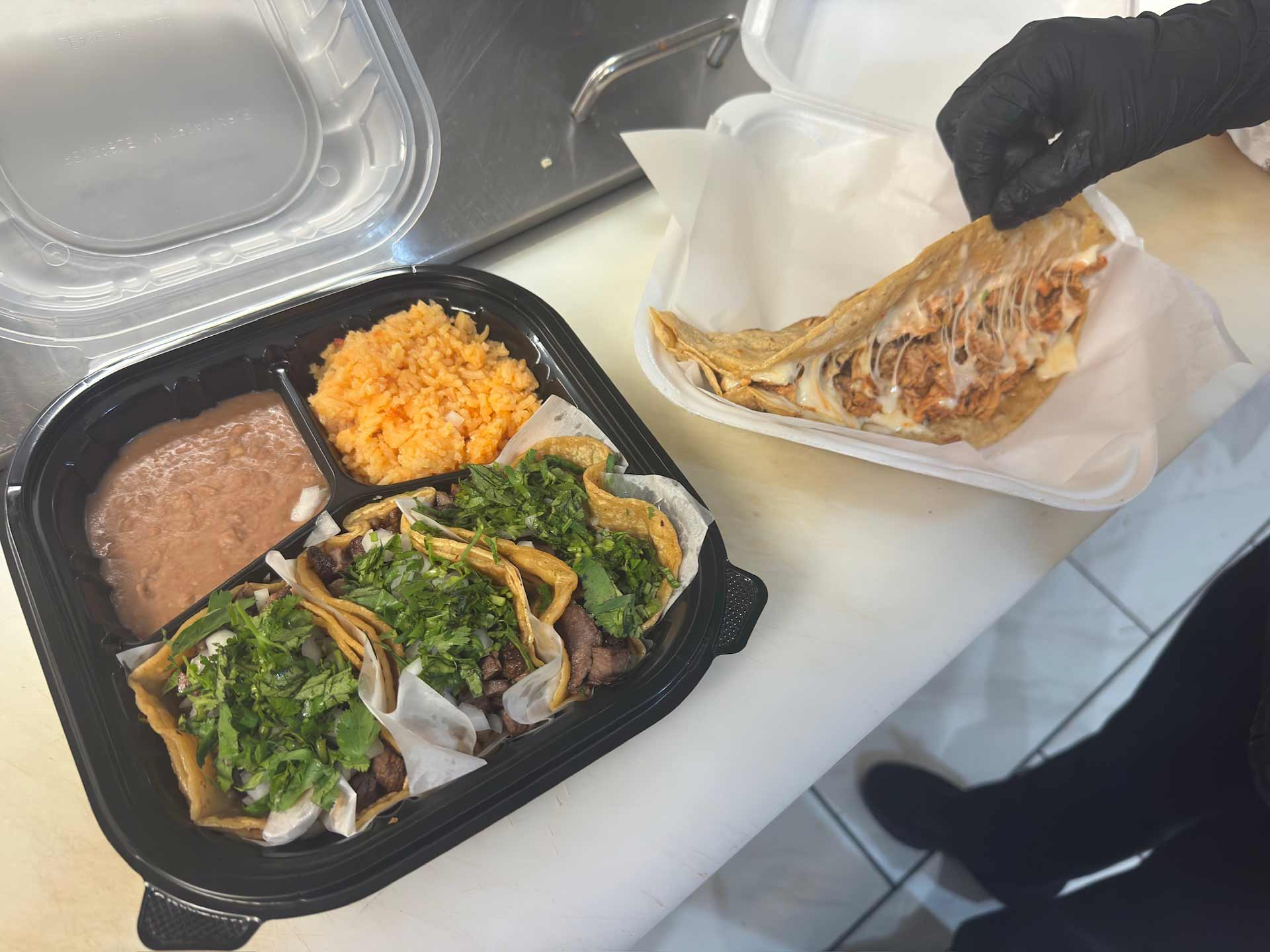  Taco Dinner y Quesadilla 